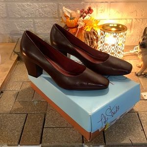 Life Stride Solo Victory Maroon Heels Size 8.5